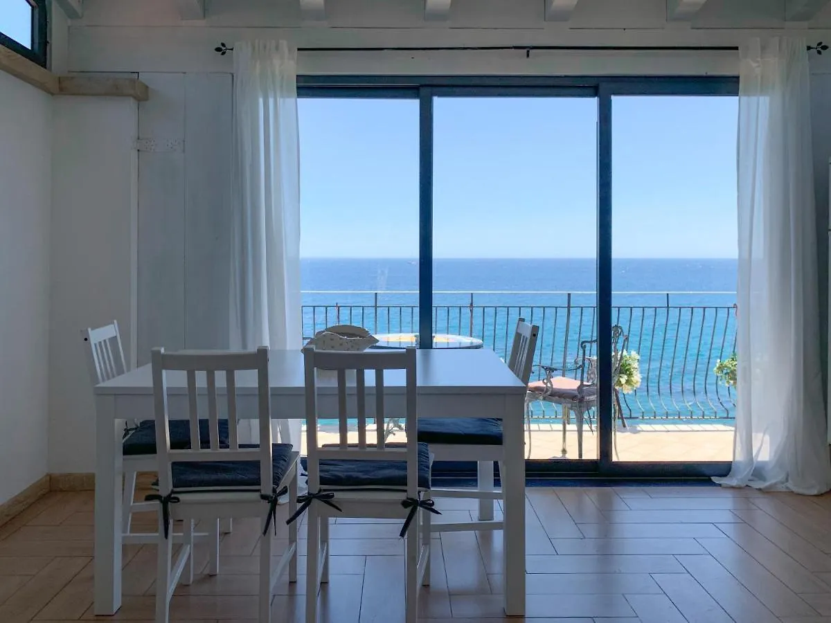 Giardini Beach loft